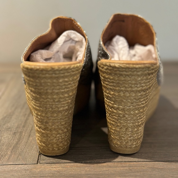 Seychelles Sparkle Wedge Sandals - Picture 6 of 7